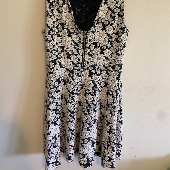 H&M Flower Dress - Picture 2 of 3